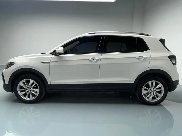 Volkswagen T-Cross, 2021г, передний привод, автомат