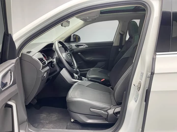 Volkswagen T-Cross, 2021г, передний привод, автомат