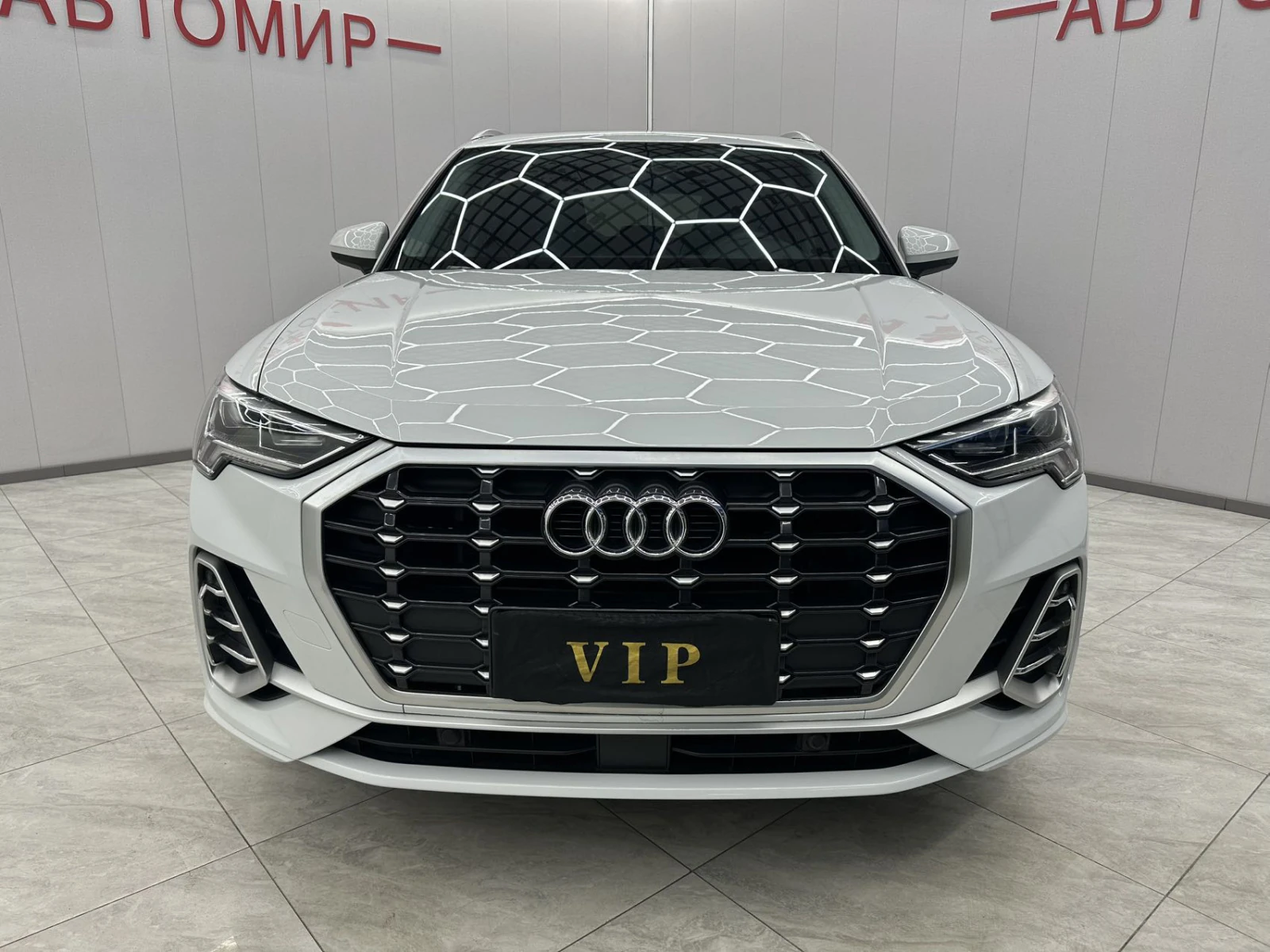 Audi Q3, 2022г, передний привод, робот