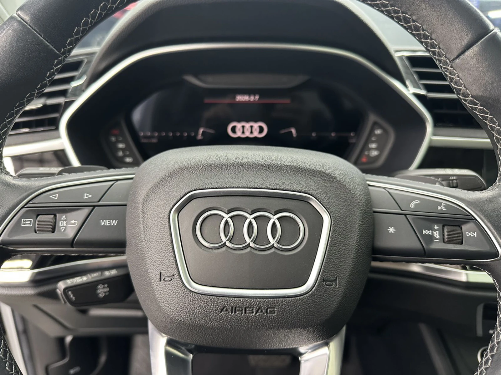 Audi Q3, 2022г, передний привод, робот