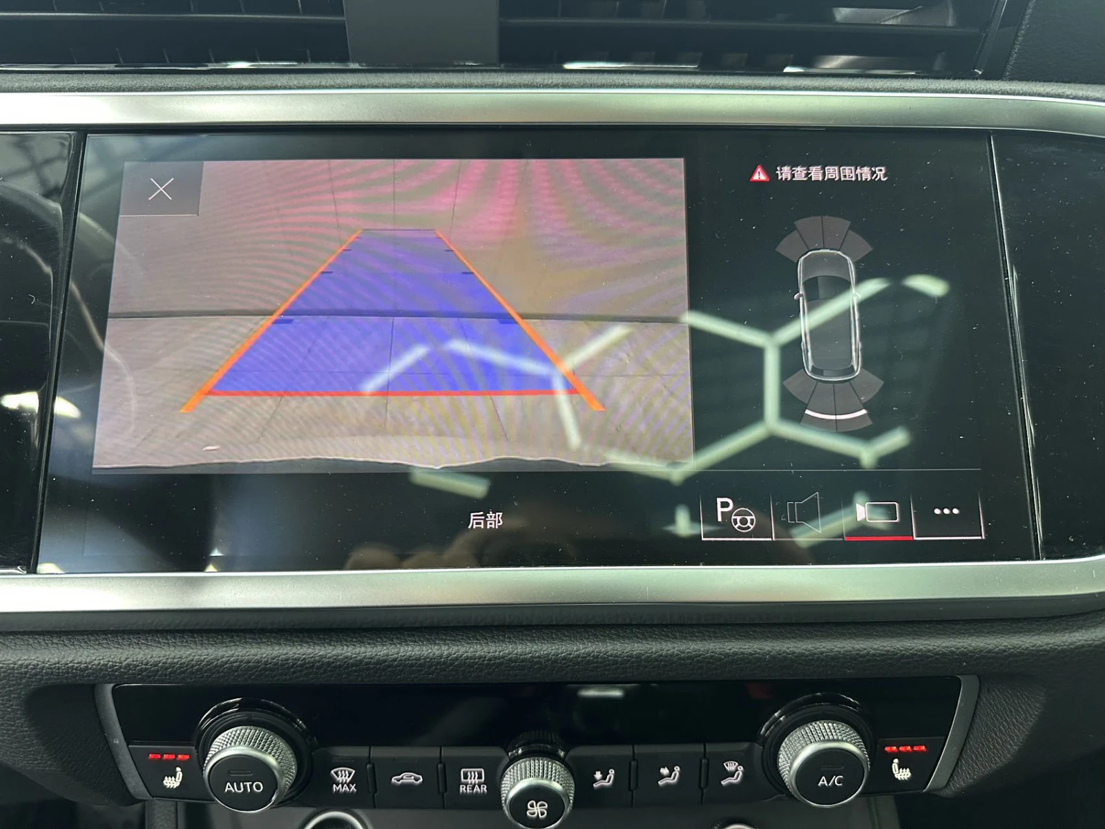 Audi Q3, 2022г, передний привод, робот