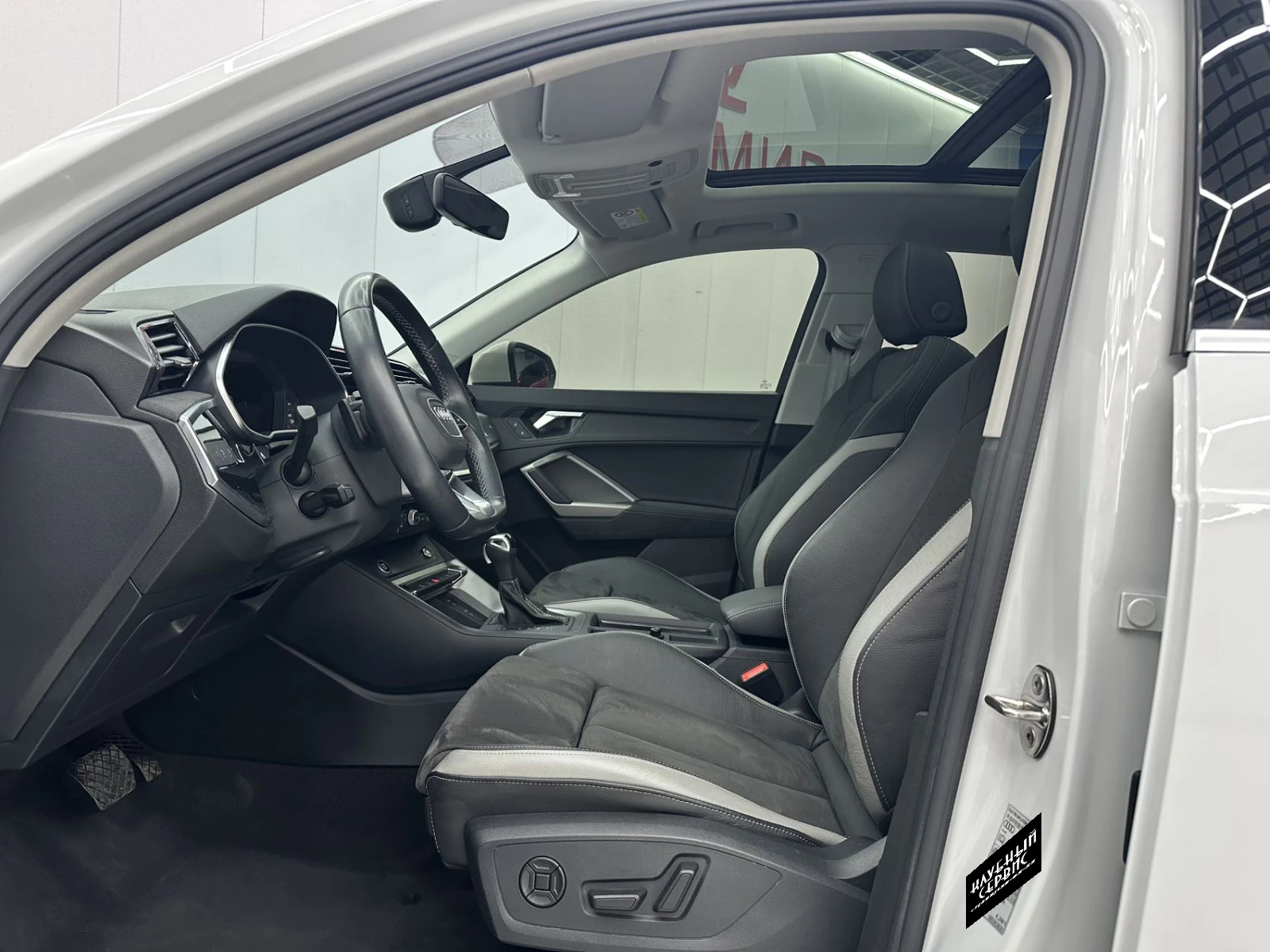 Audi Q3, 2022г, передний привод, робот