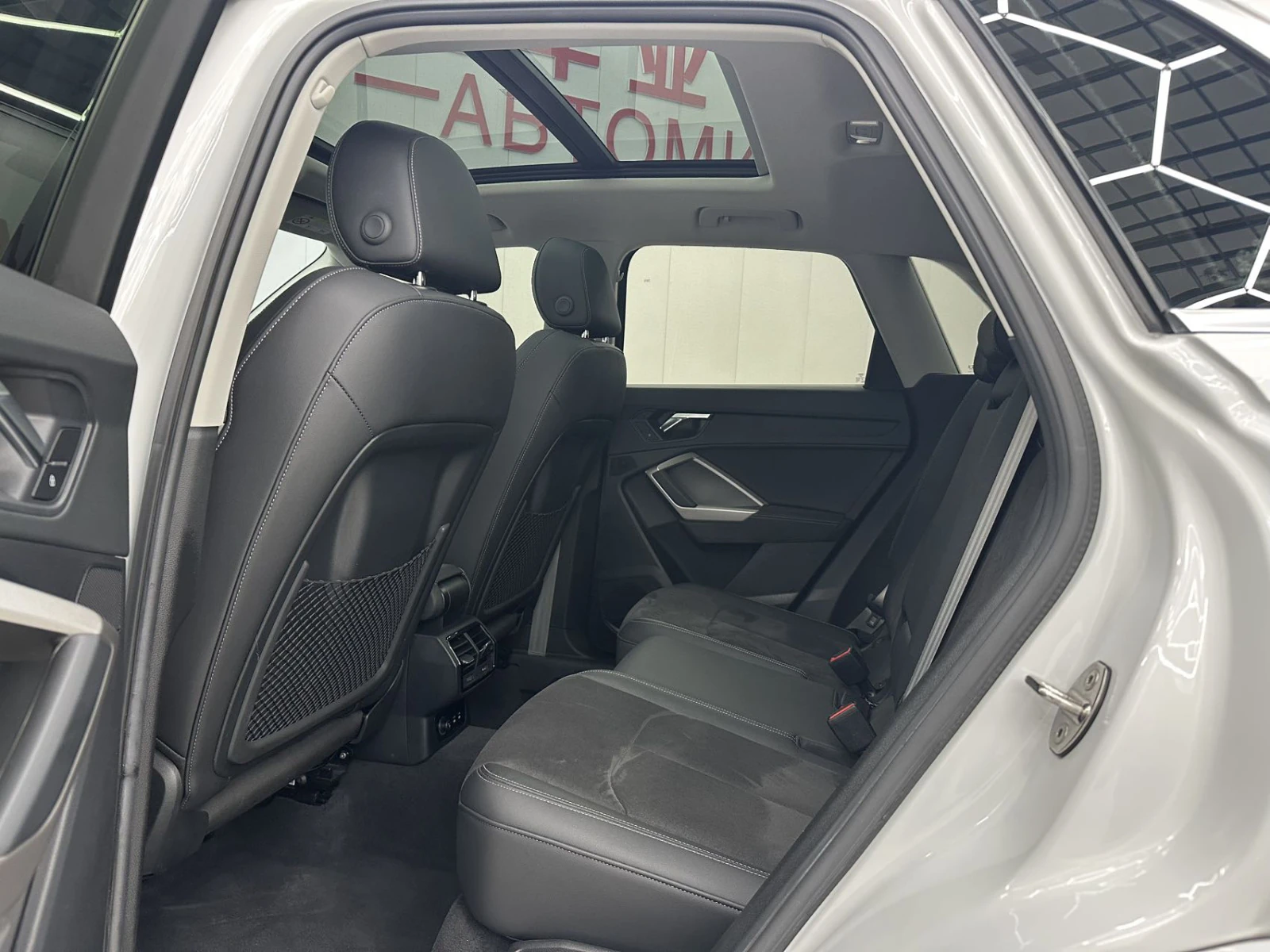 Audi Q3, 2022г, передний привод, робот