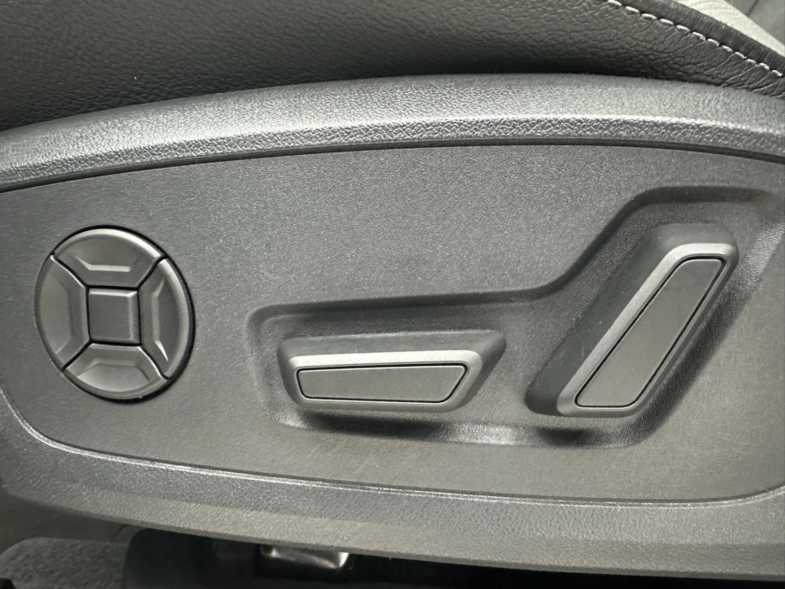 Audi Q3, 2022г, передний привод, робот