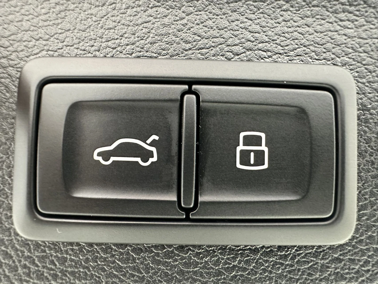 Audi Q3, 2022г, передний привод, робот