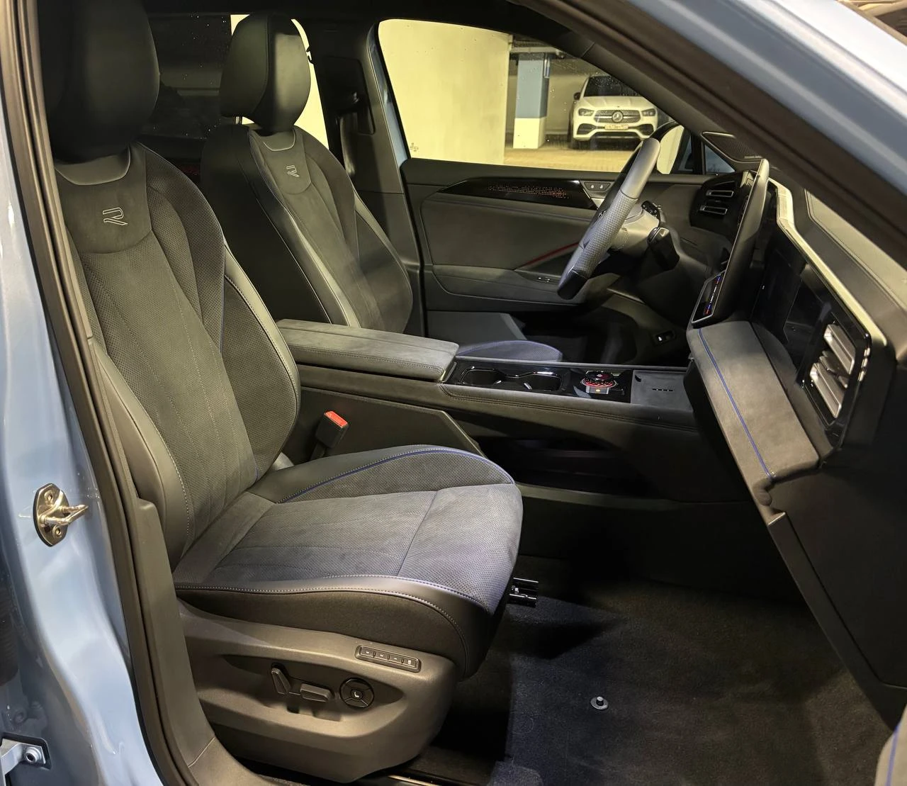 Volkswagen Tiguan, 2024г, полный привод, робот