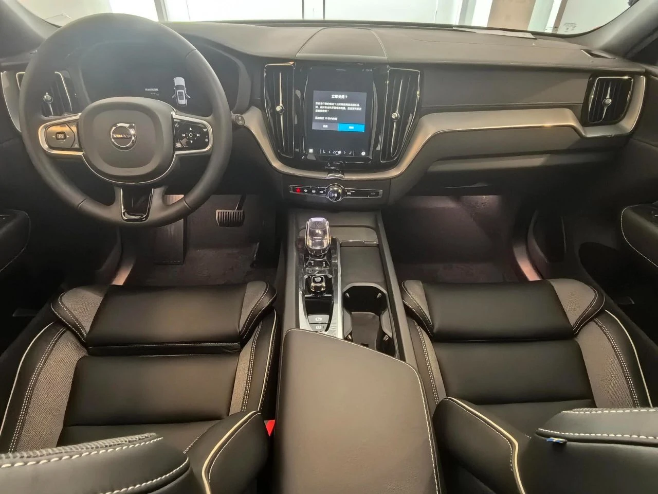 Volvo XC60, 2025г, полный привод, автомат