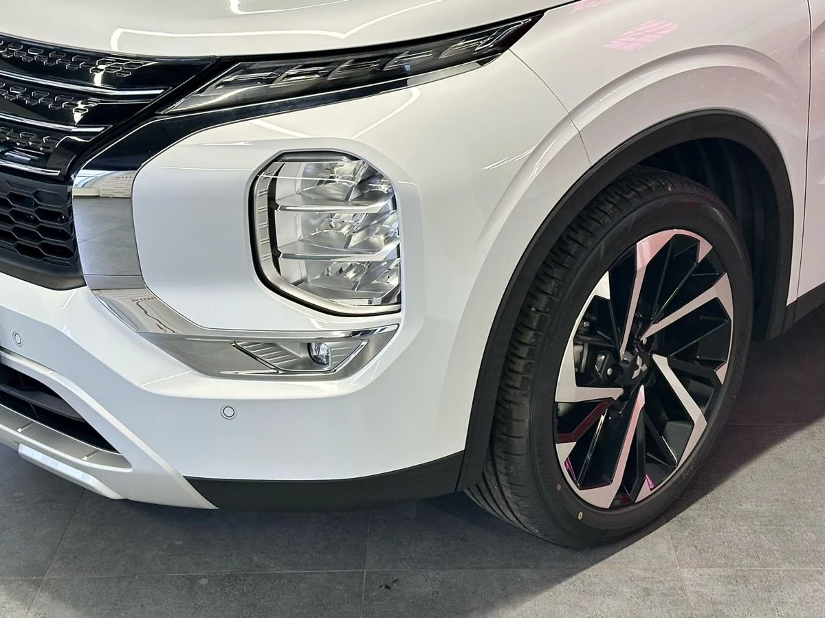 Mitsubishi Outlander, 2023г, полный привод, вариатор