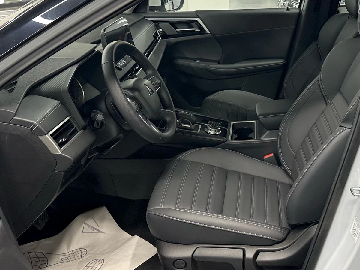 Mitsubishi Outlander, 2023г, полный привод, вариатор