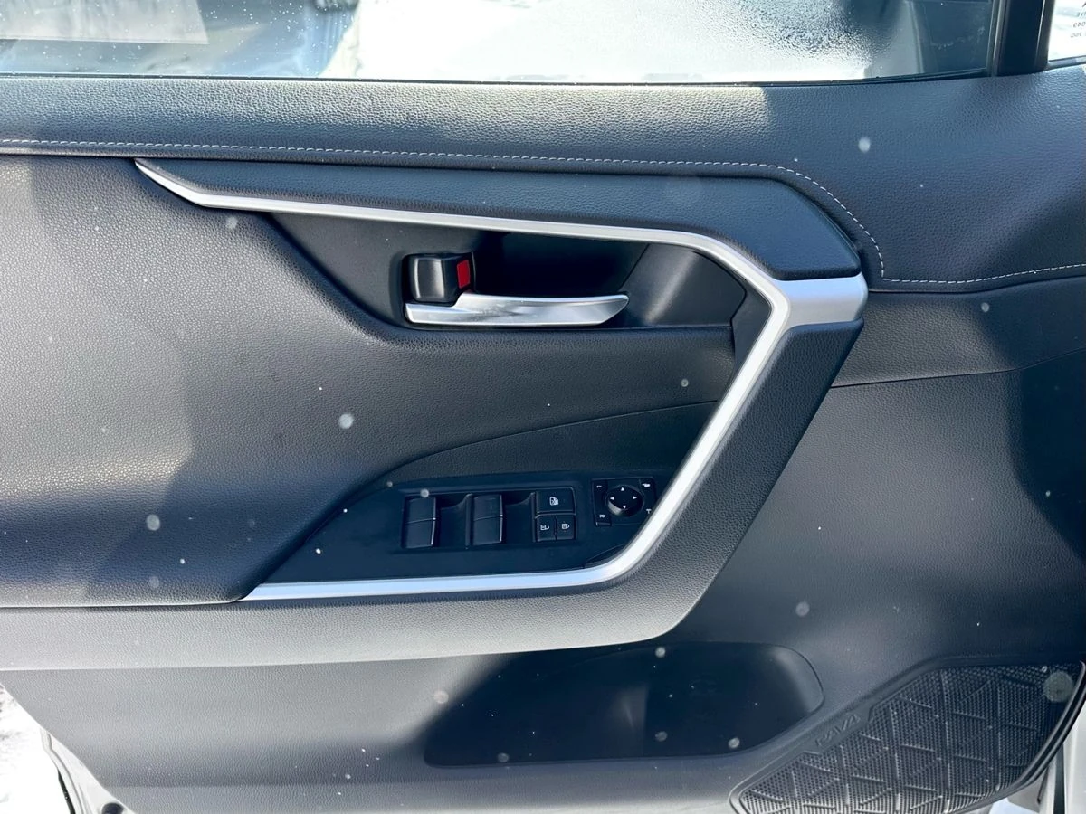 Toyota RAV4, 2021г, полный привод, вариатор