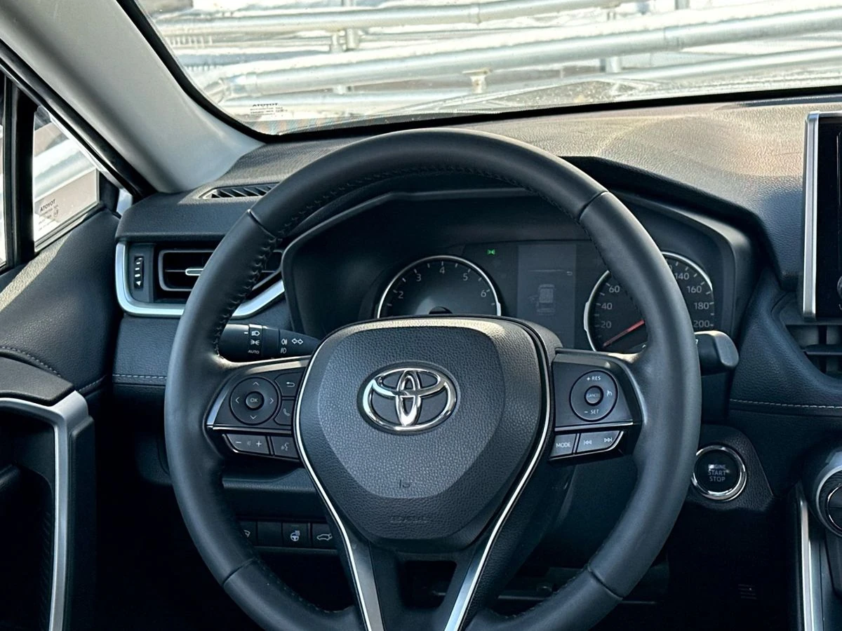 Toyota RAV4, 2021г, полный привод, вариатор