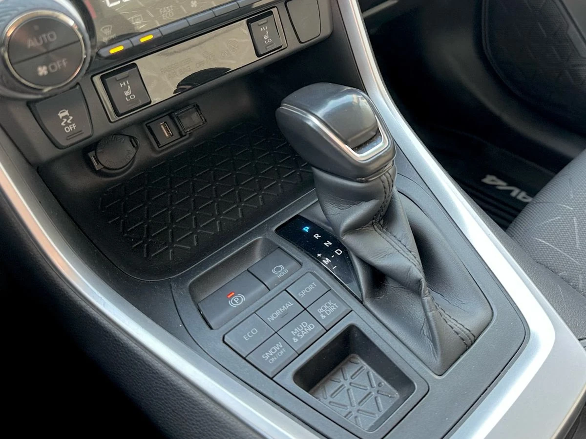 Toyota RAV4, 2021г, полный привод, вариатор