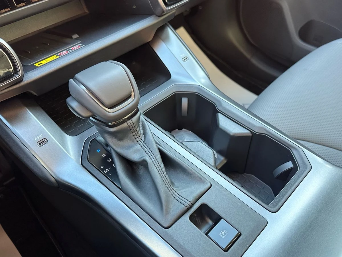 Toyota RAV4, 2026г, полный привод, вариатор