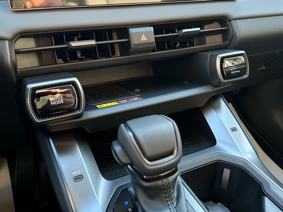 Toyota RAV4, 2026г, полный привод, вариатор