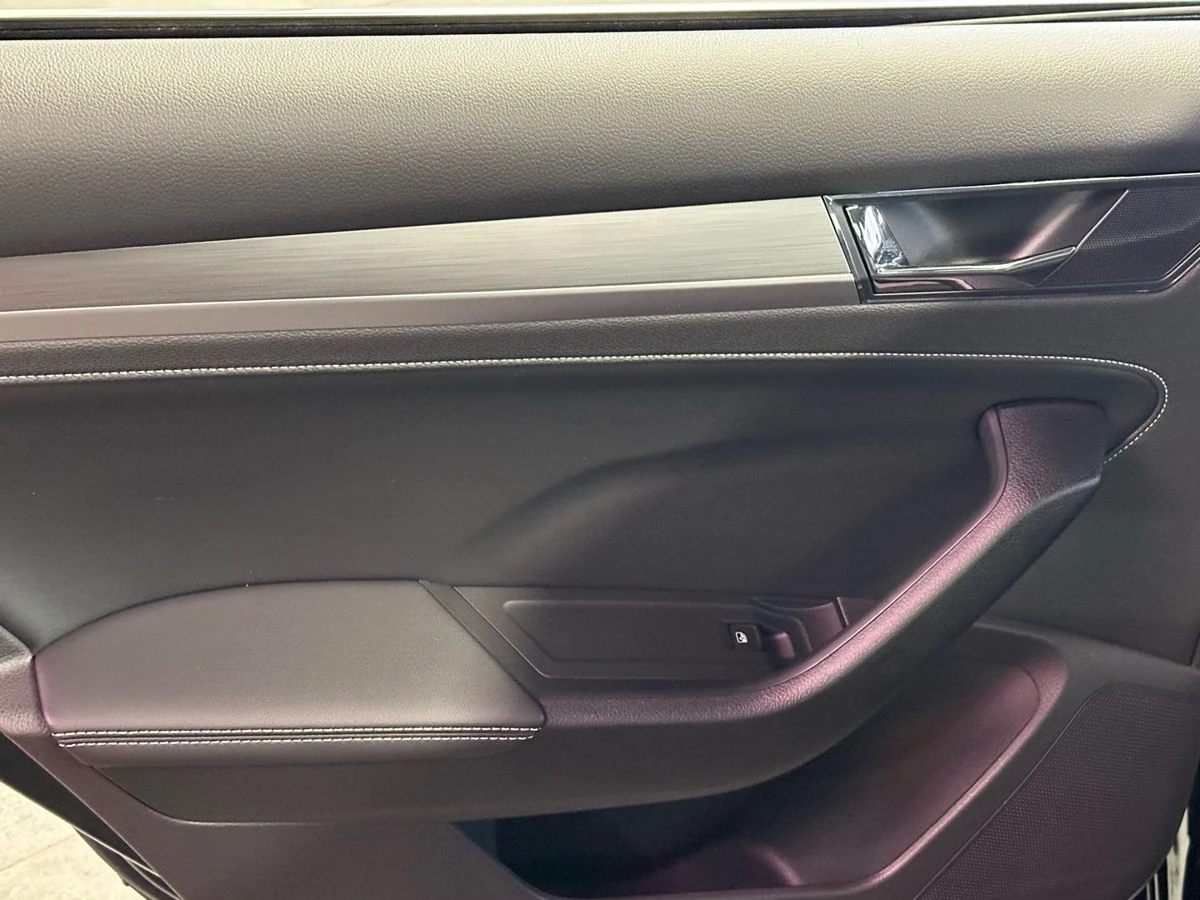 Skoda Superb, 2025г, передний привод, робот