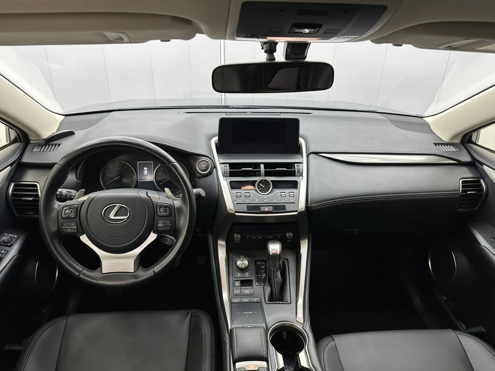 Lexus NX, 2021г, передний привод, вариатор