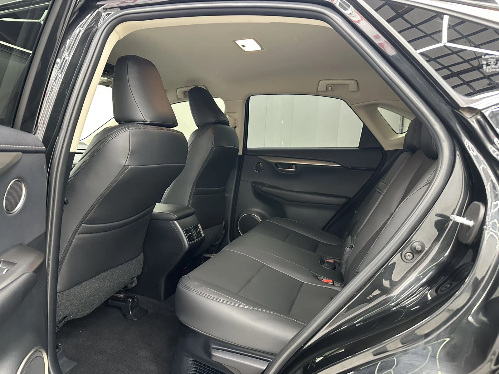 Lexus NX, 2021г, передний привод, вариатор