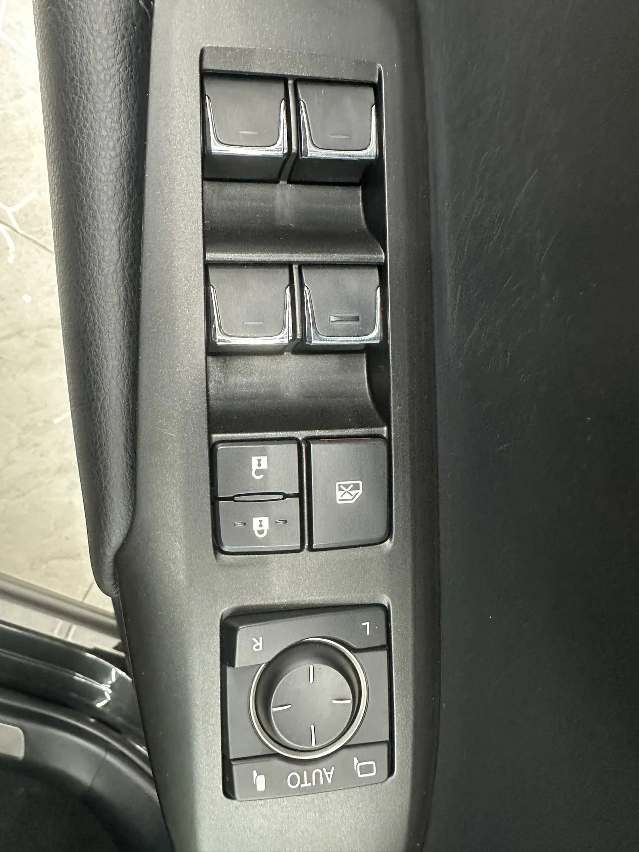 Lexus NX, 2021г, передний привод, вариатор