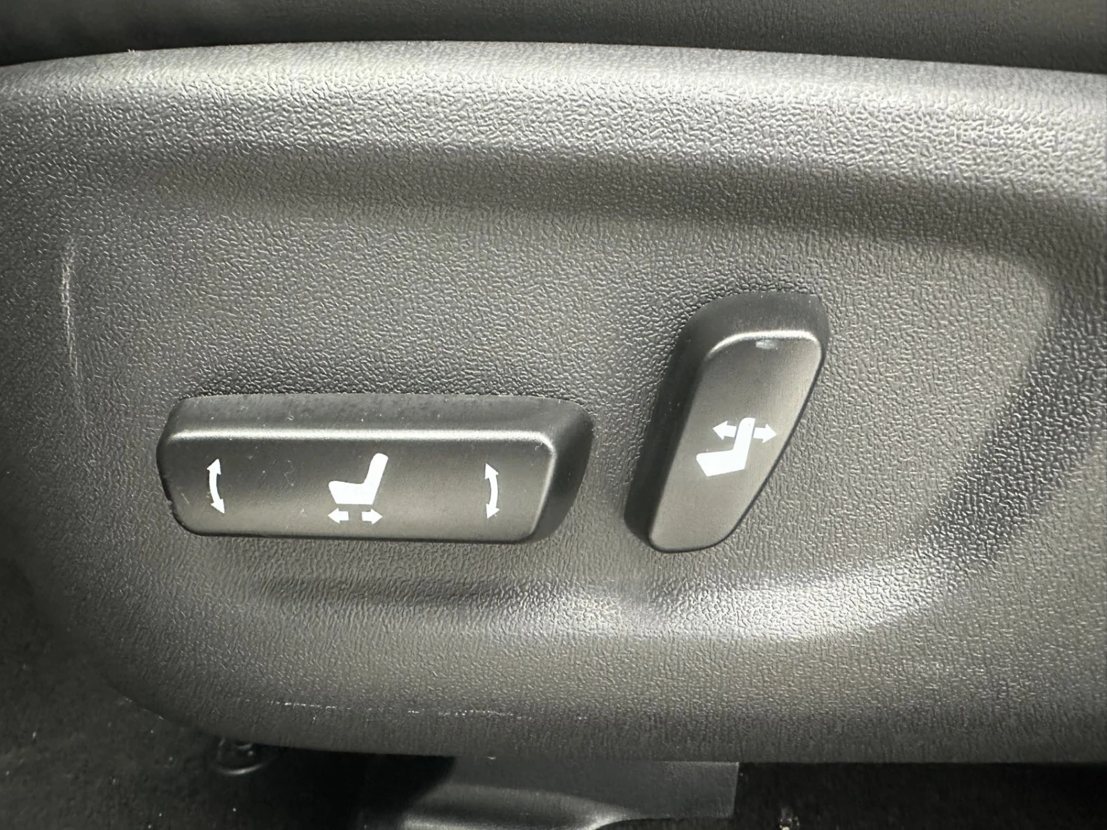 Lexus NX, 2021г, передний привод, вариатор