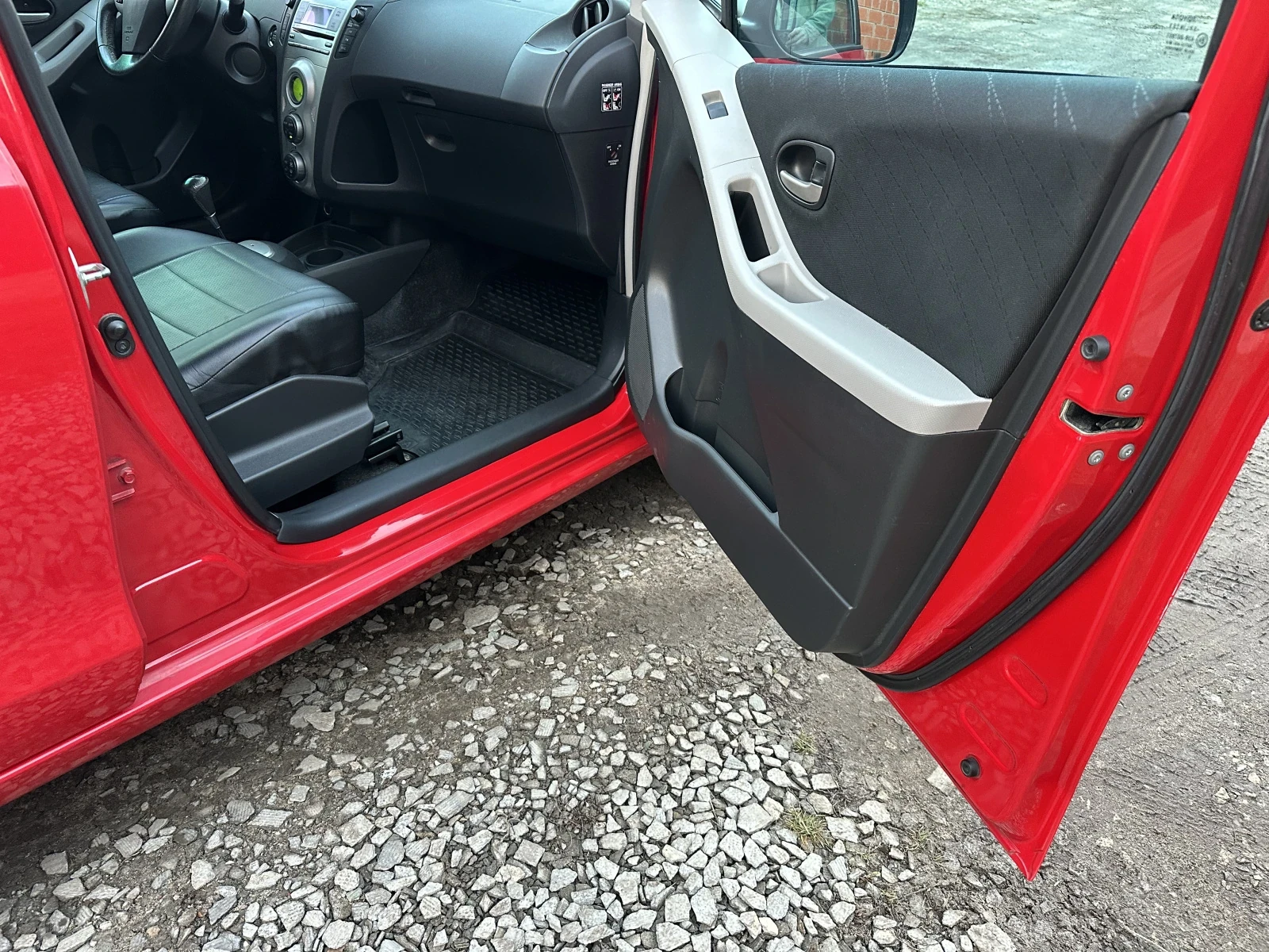 Toyota Yaris, 2008г, передний привод, робот