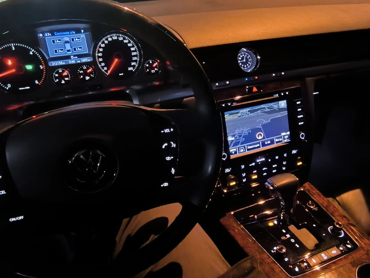 Volkswagen Phaeton, 2014г, полный привод, автомат