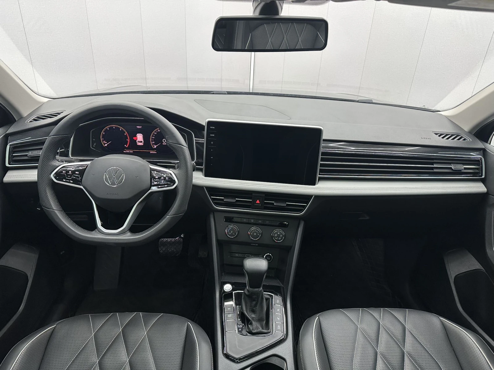 Volkswagen Tiguan, 2022г, передний привод, робот