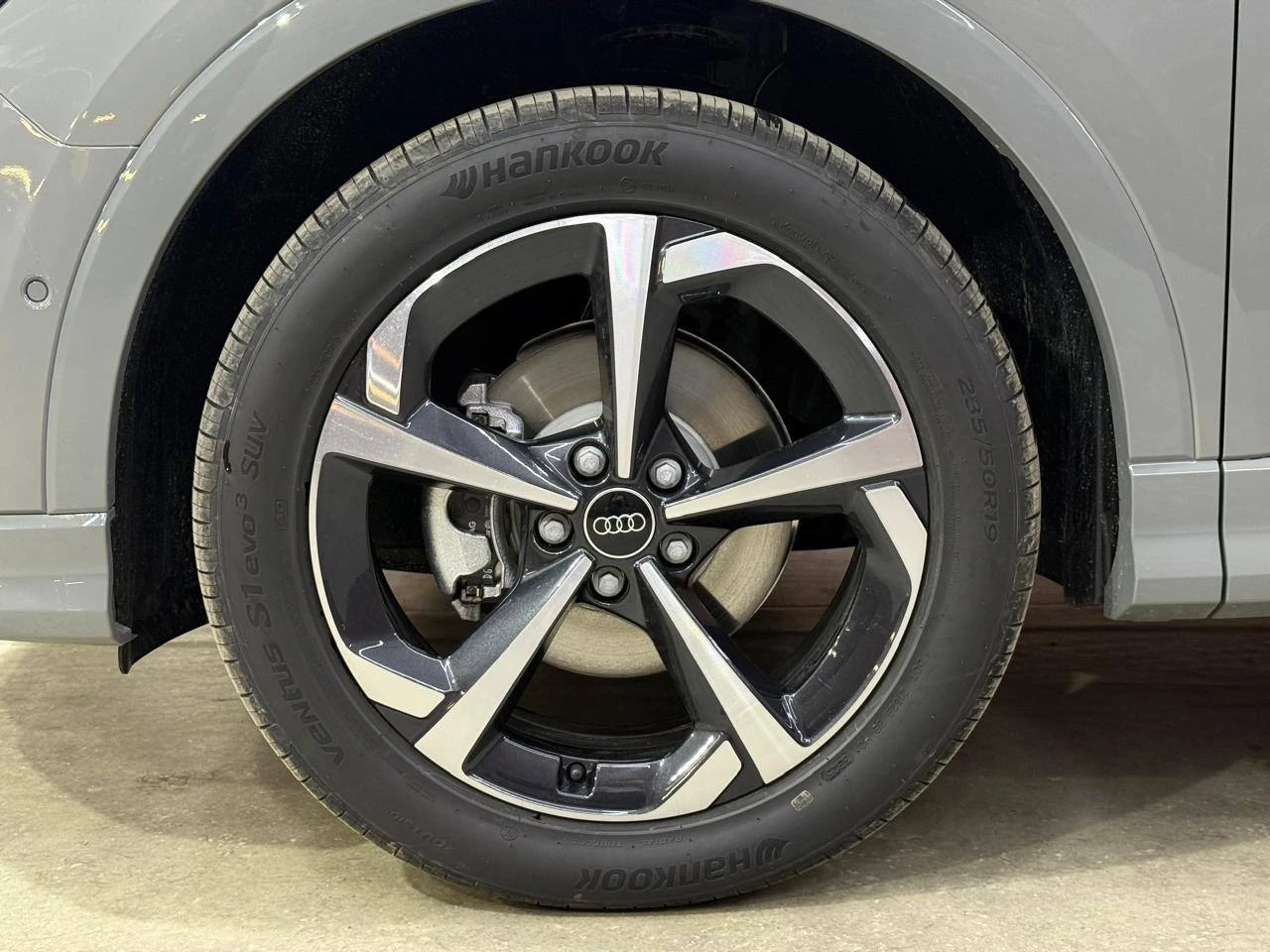 Audi Q3, 2025г, передний привод, робот