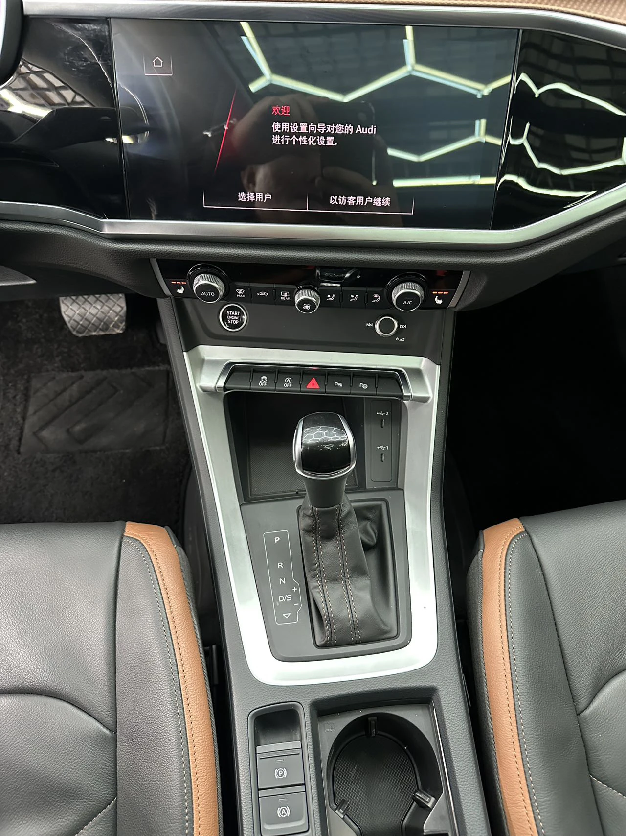 Audi Q3, 2021г, передний привод, робот