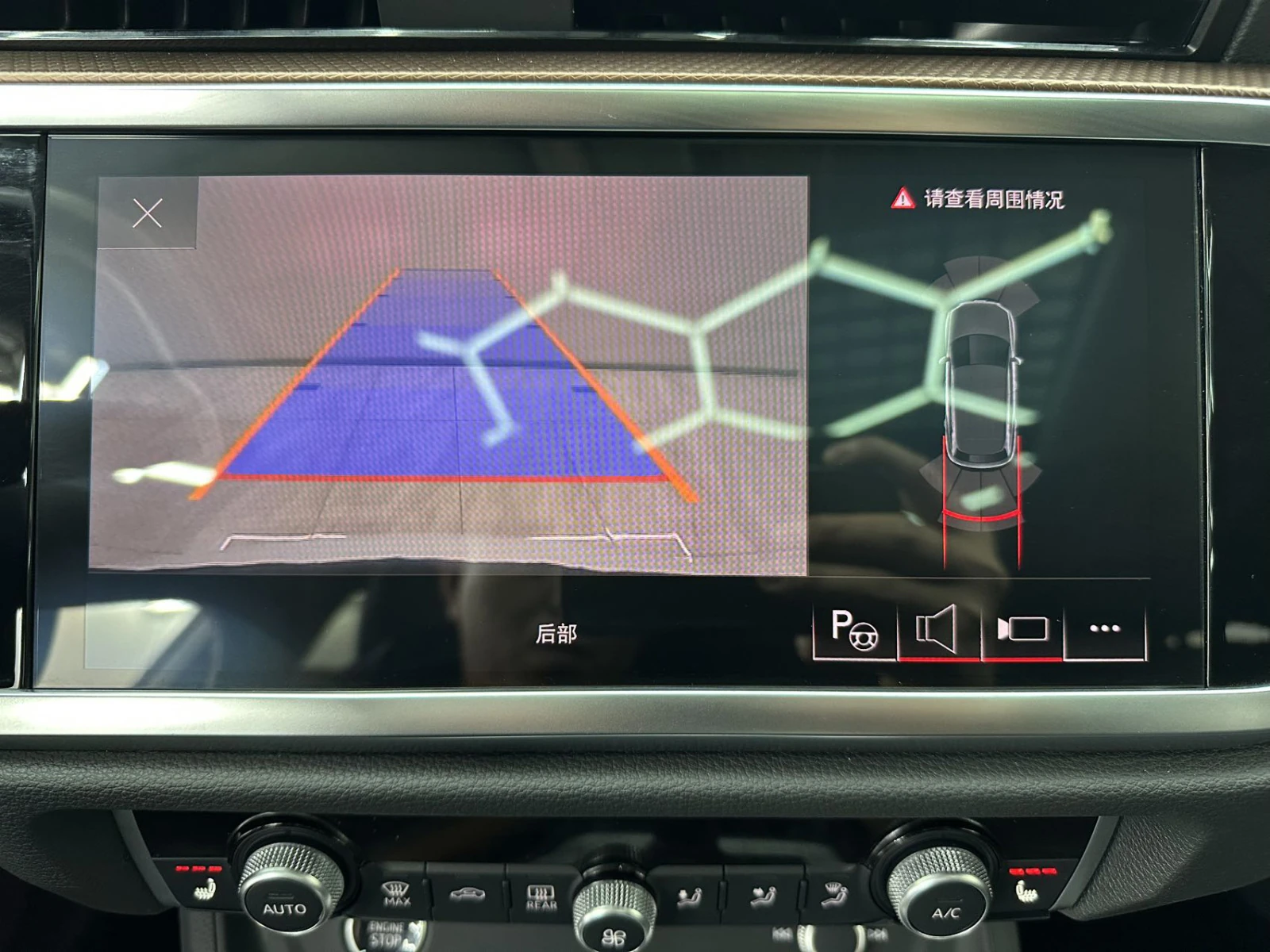 Audi Q3, 2021г, передний привод, робот