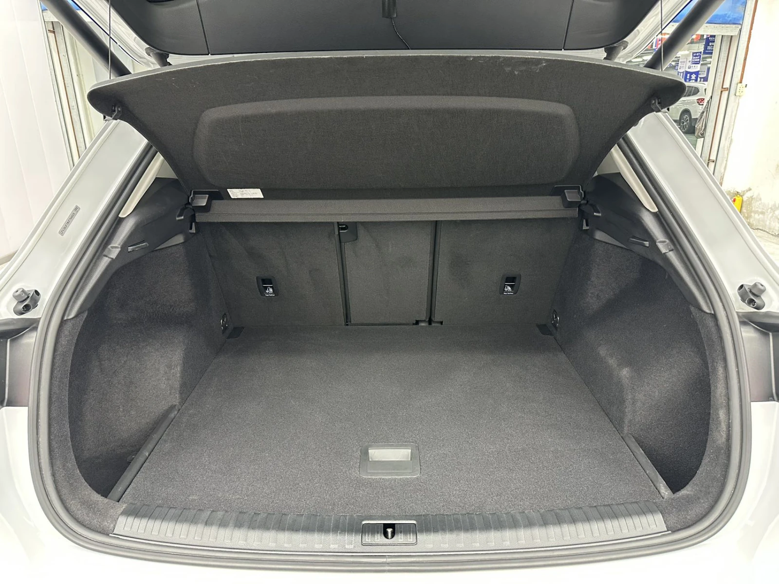 Audi Q3, 2021г, передний привод, робот