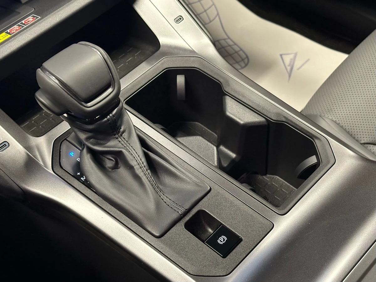 Toyota RAV4, 2026г, полный привод, вариатор