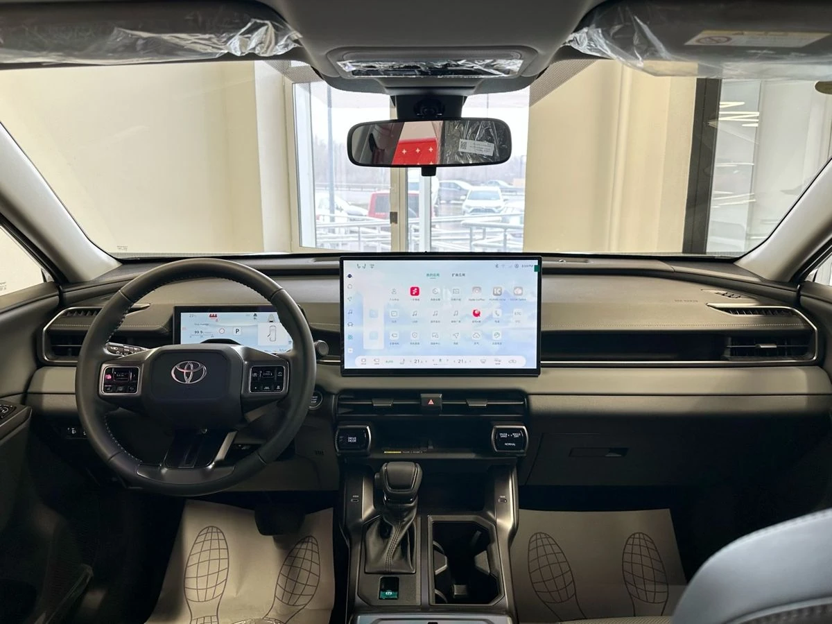 Toyota RAV4, 2026г, полный привод, вариатор