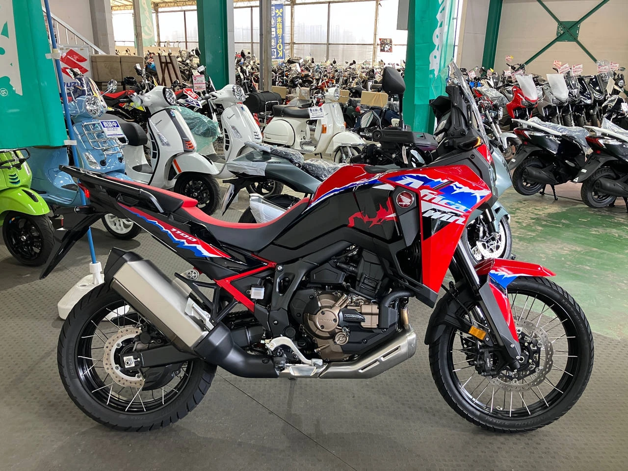 Honda CRF 1100L Africa Twin, 2024г, Цепь привод, Роботизированная с двумя сцеплениями