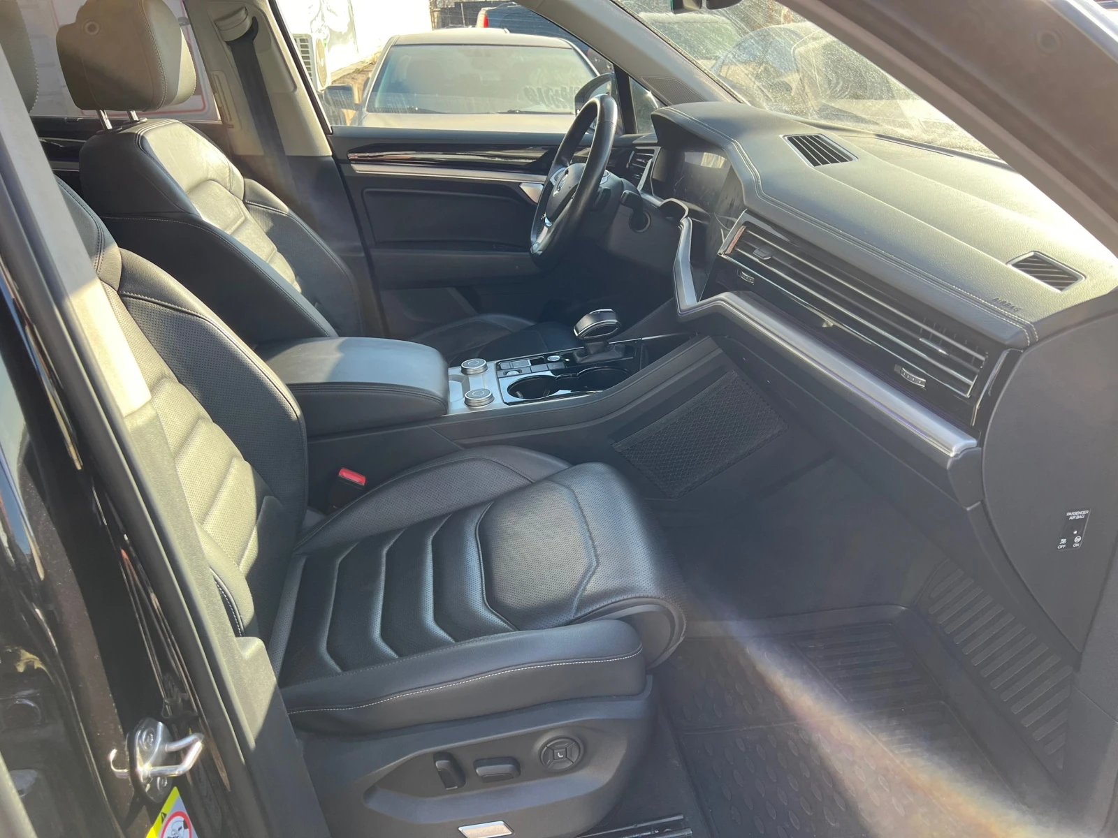 Volkswagen Touareg, 2018г, полный привод, автомат