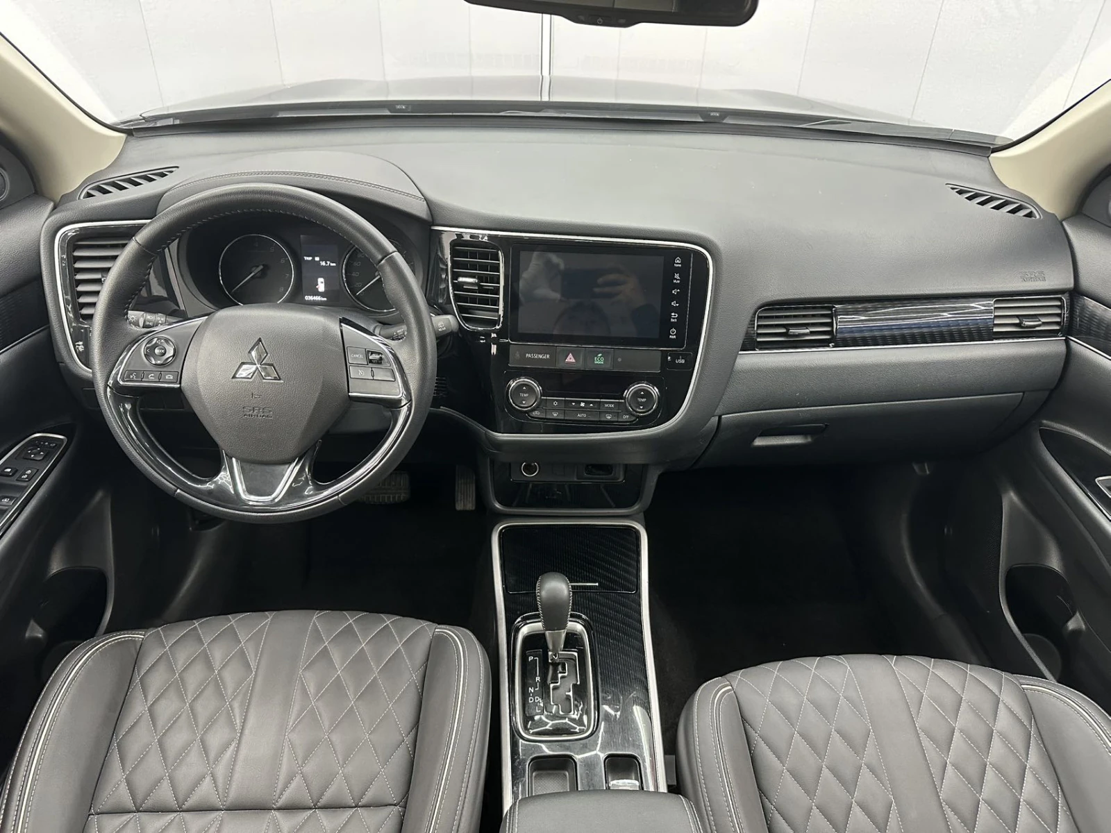 Mitsubishi Outlander, 2021г, передний привод, вариатор