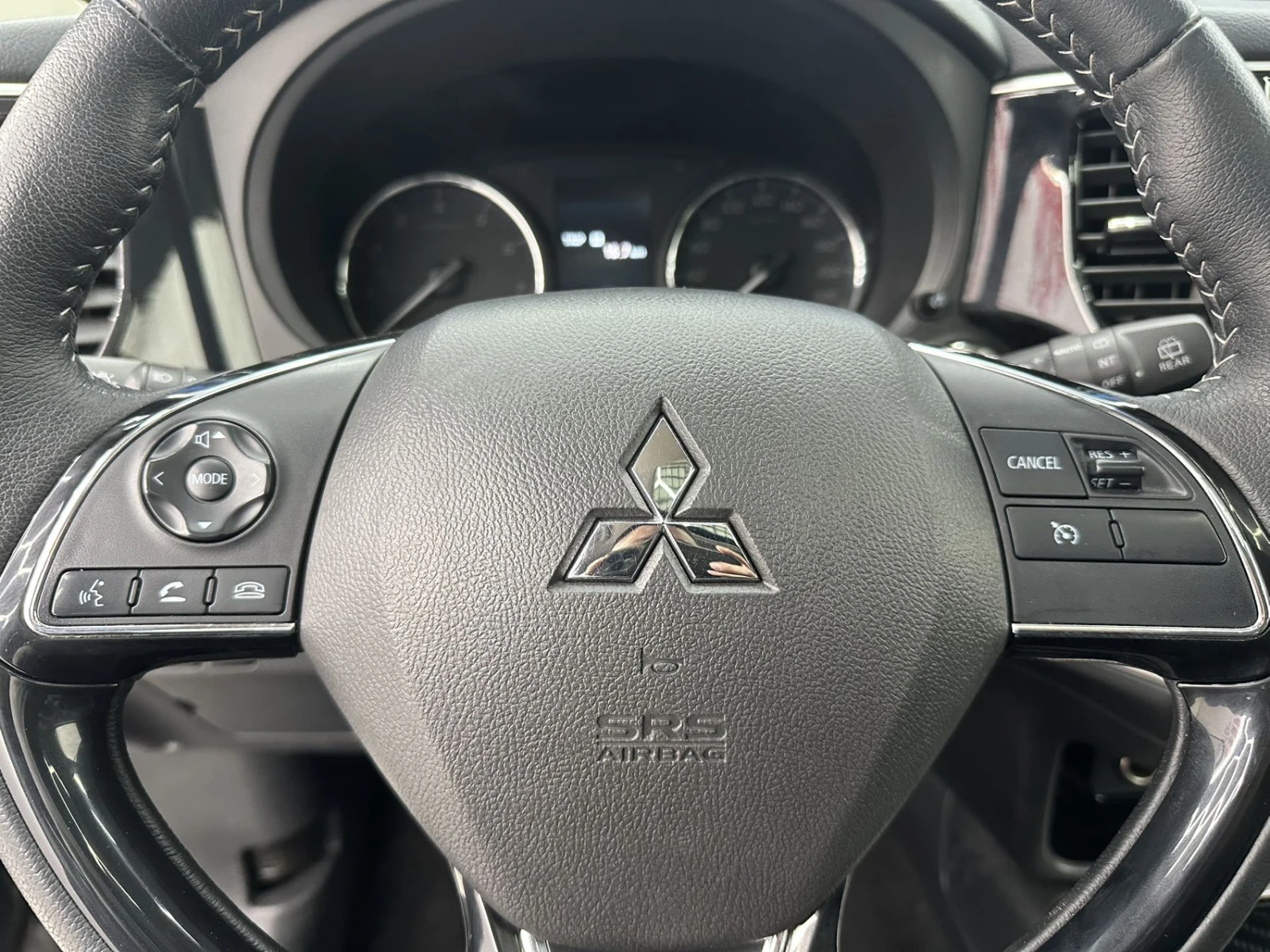 Mitsubishi Outlander, 2021г, передний привод, вариатор