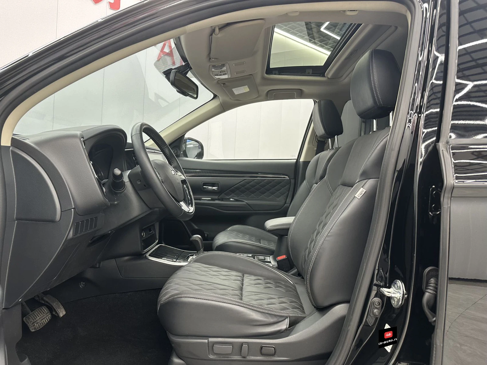 Mitsubishi Outlander, 2021г, передний привод, вариатор