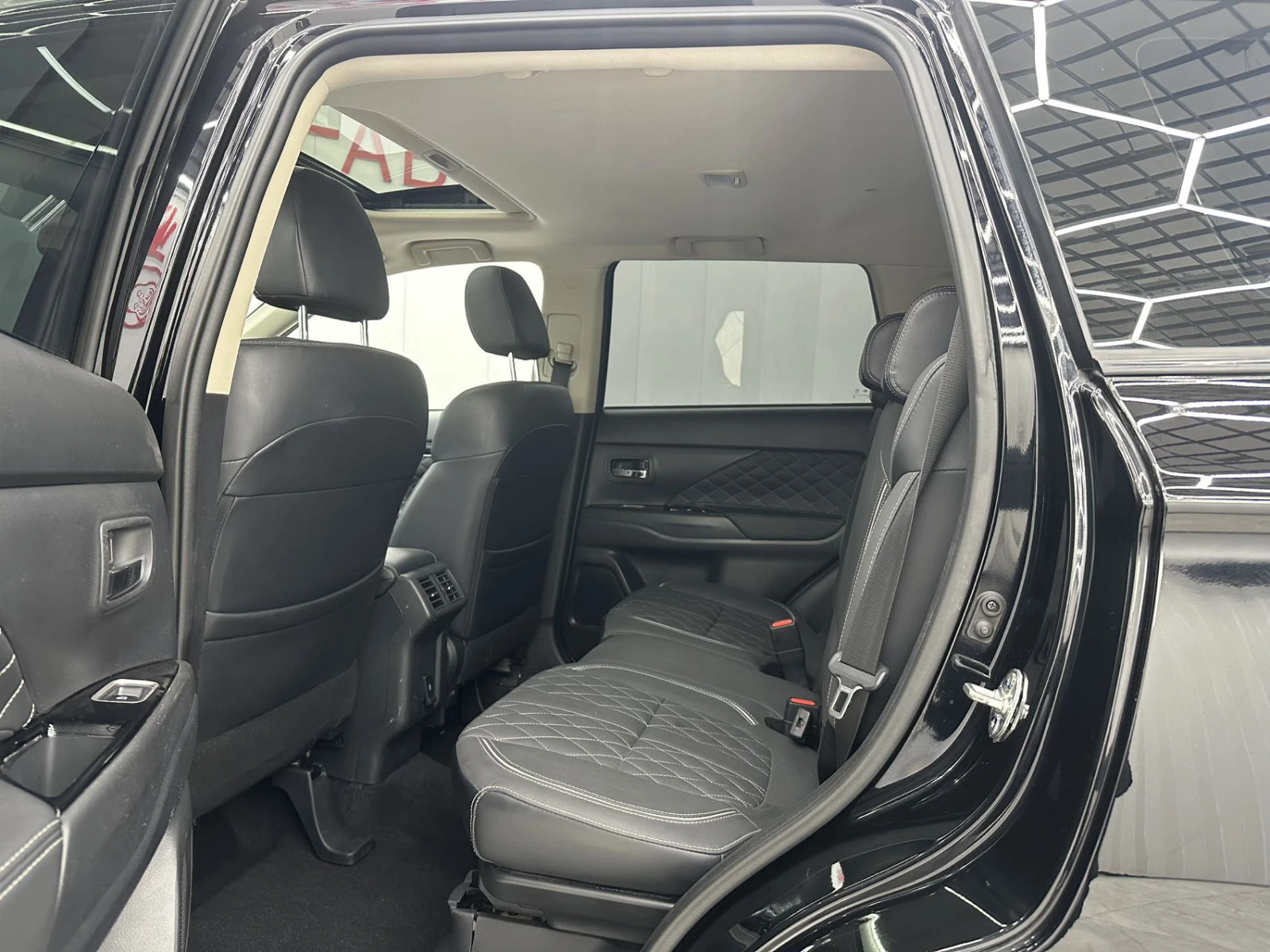 Mitsubishi Outlander, 2021г, передний привод, вариатор