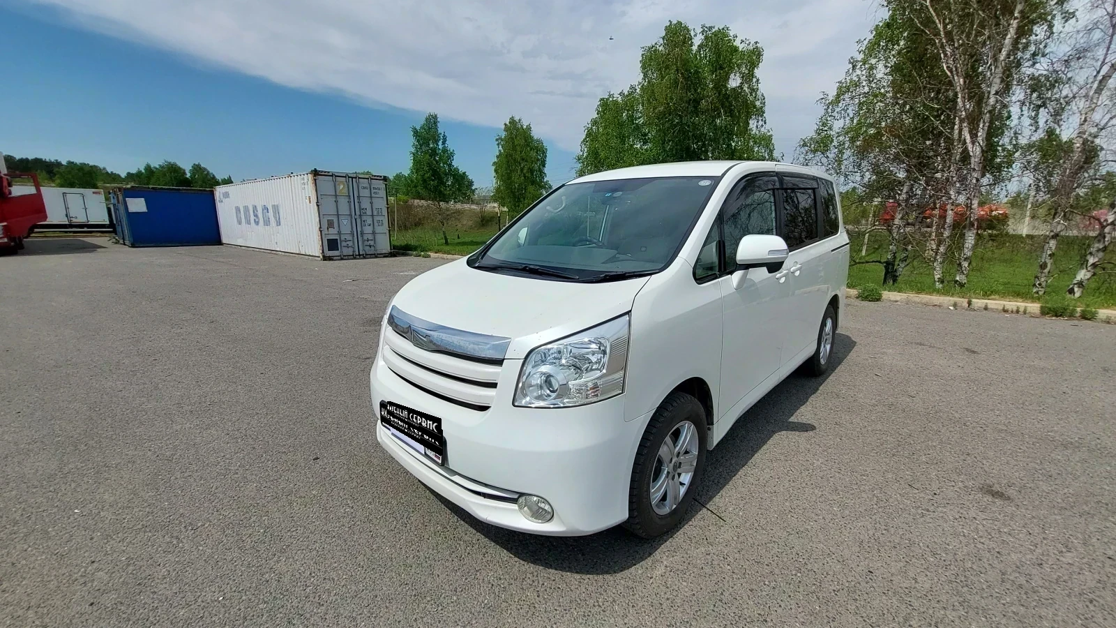 Toyota Noah, 2009г, передний привод, вариатор