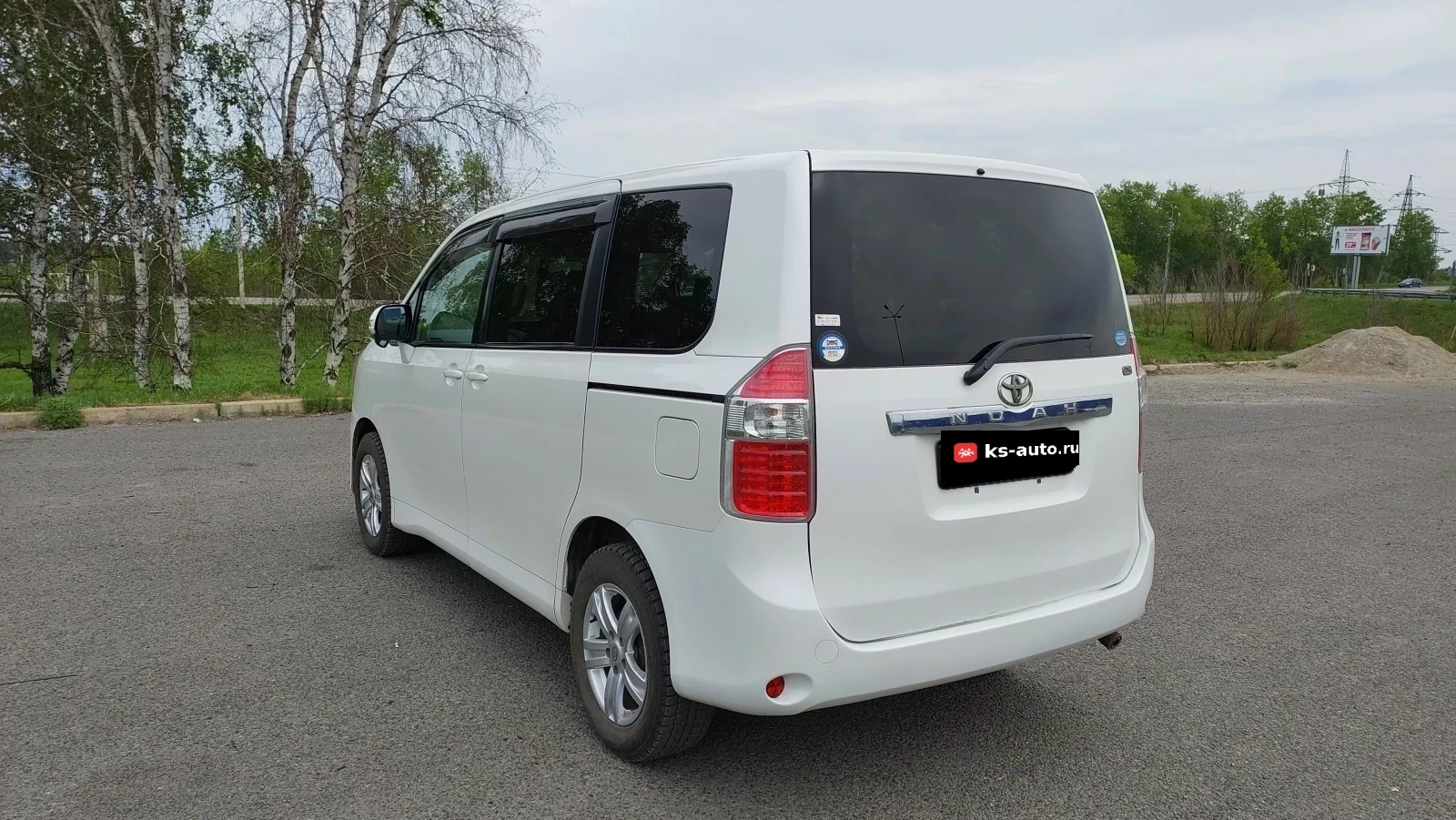 Toyota Noah, 2009г, передний привод, вариатор