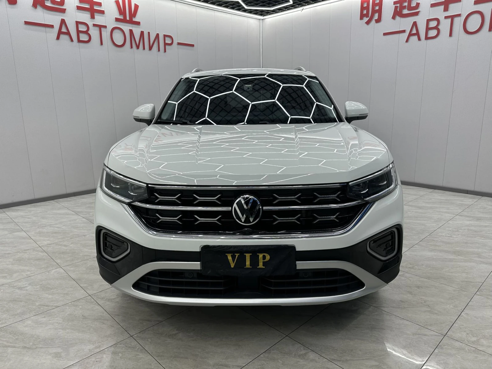 Volkswagen Tayron, 2022г, передний привод, робот