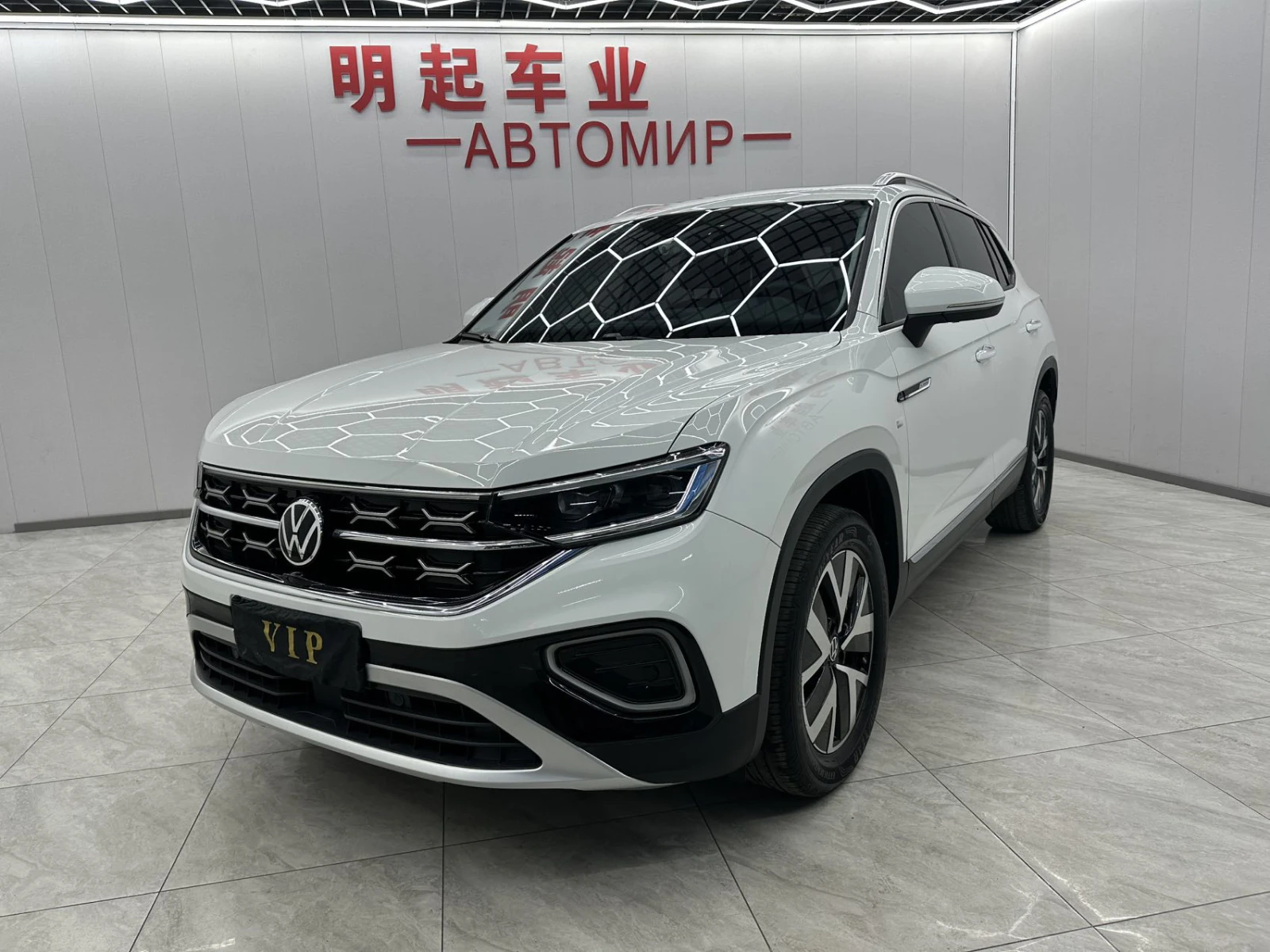 Volkswagen Tayron, 2022г, передний привод, робот