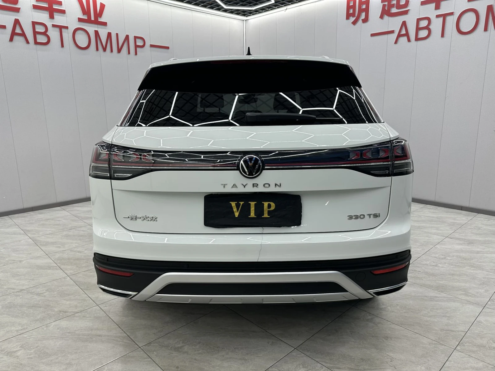 Volkswagen Tayron, 2022г, передний привод, робот