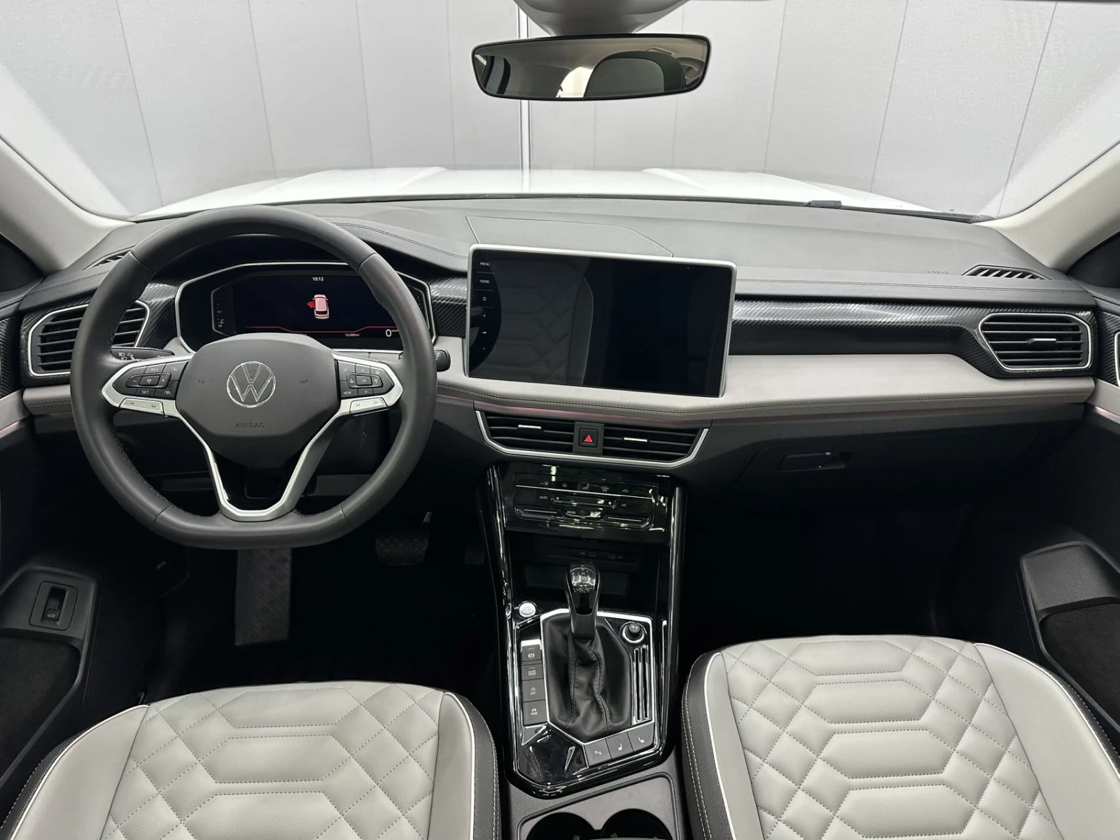 Volkswagen Tayron, 2022г, передний привод, робот