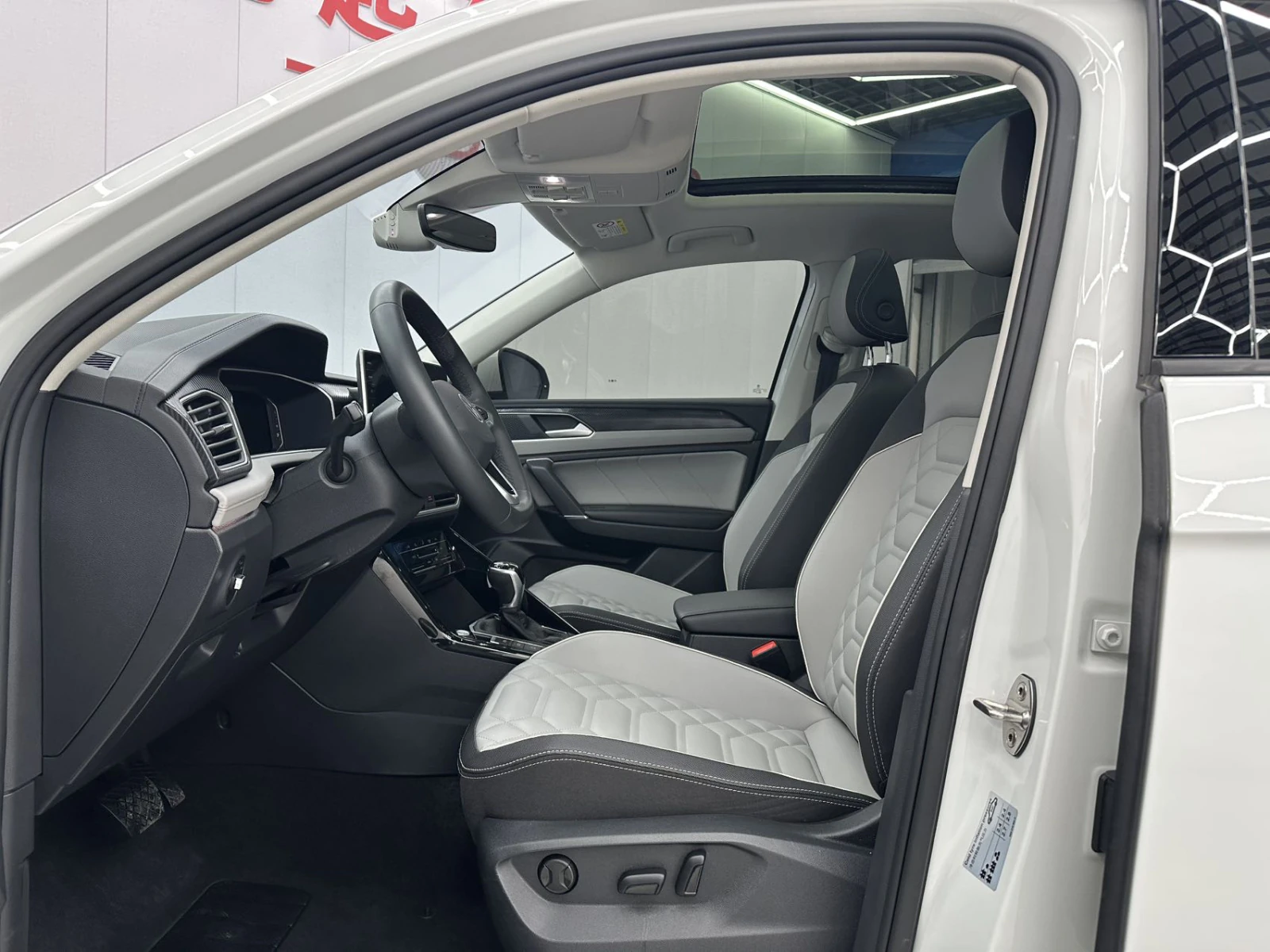 Volkswagen Tayron, 2022г, передний привод, робот