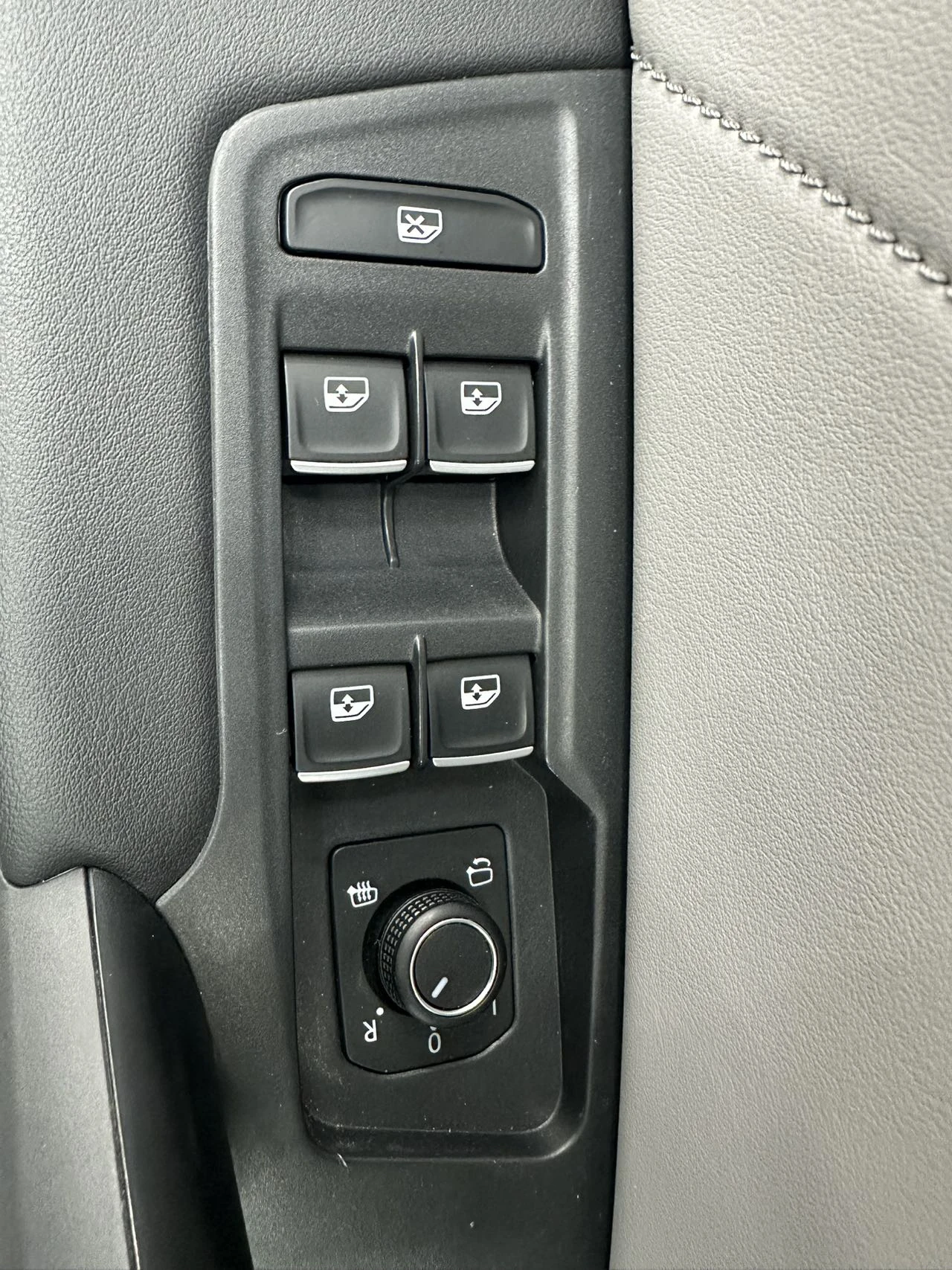 Volkswagen Tayron, 2022г, передний привод, робот