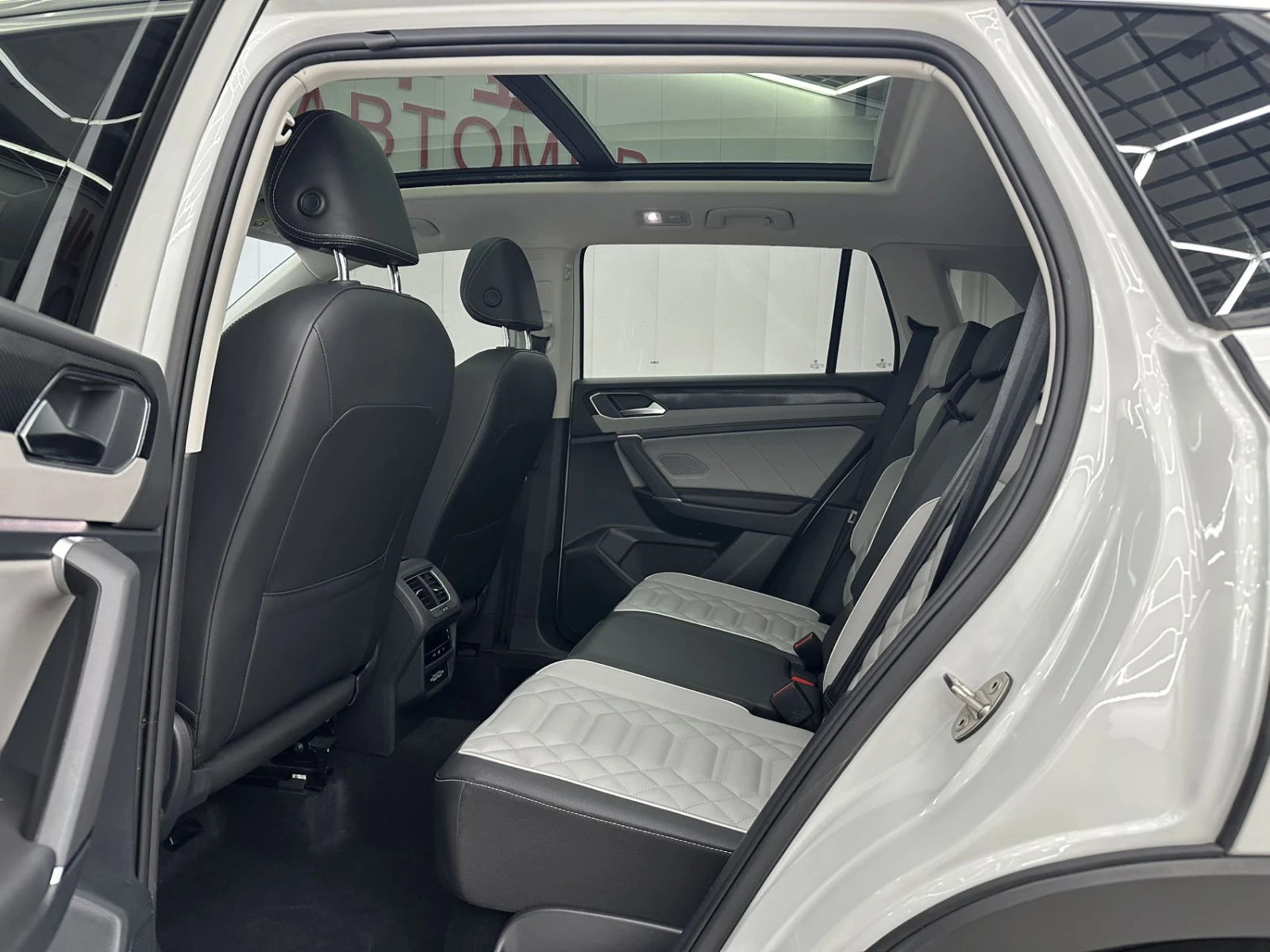 Volkswagen Tayron, 2022г, передний привод, робот