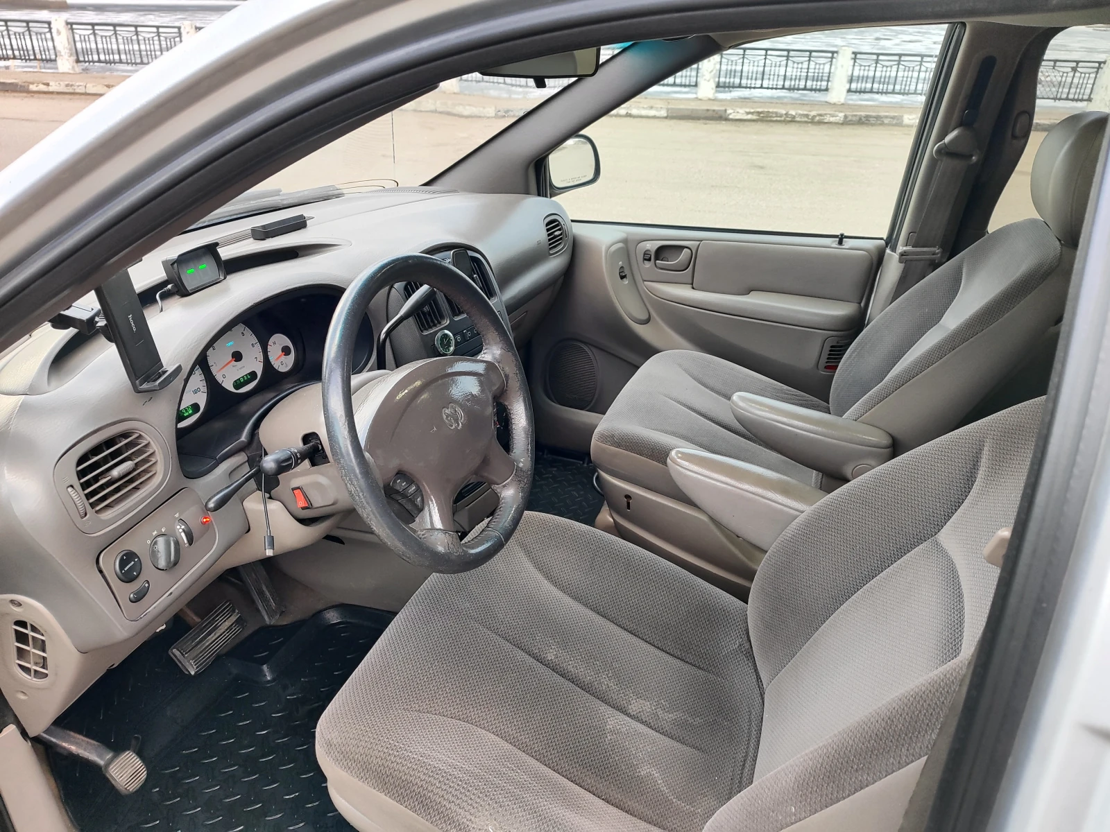 Chrysler Voyager, 2001г, передний привод, автомат