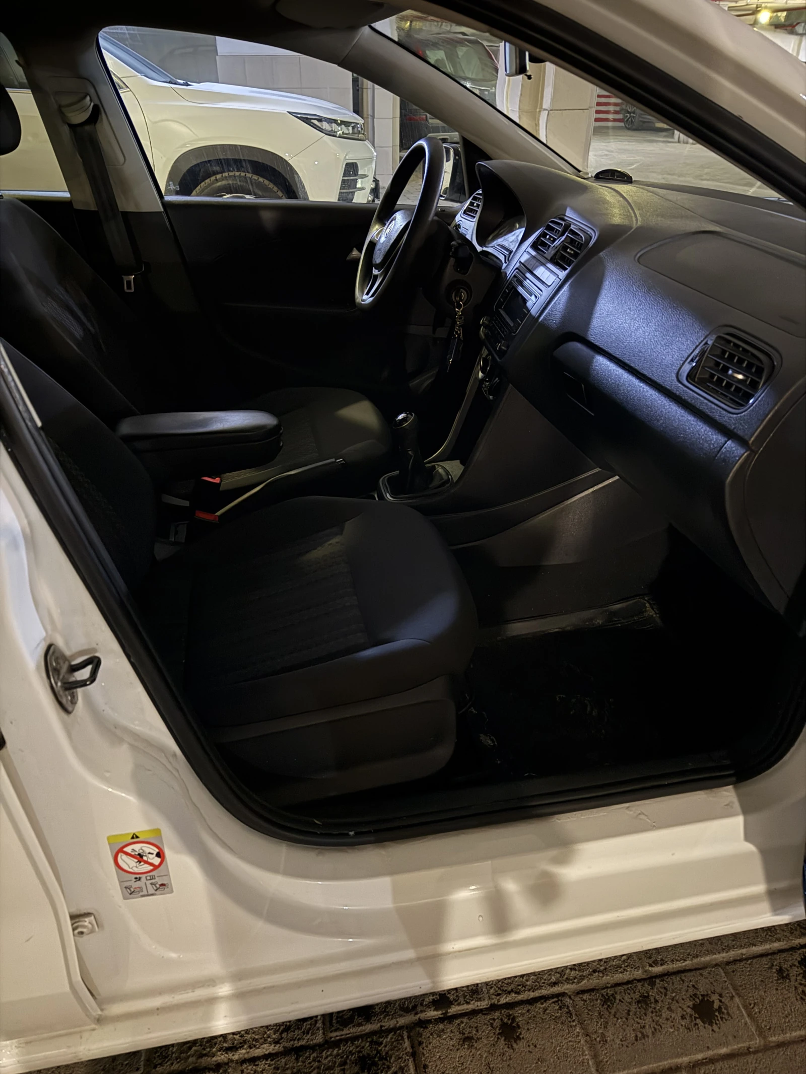 Volkswagen Polo, 2018г, передний привод, механика