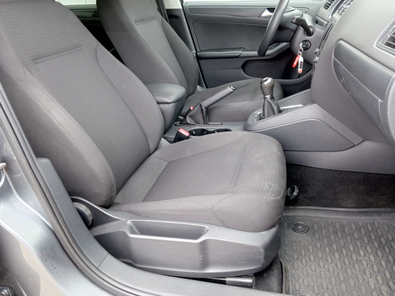 Volkswagen Jetta, 2015г, передний привод, механика